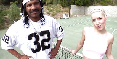 Frisky bombshell Anikka Albrite has a fat donger she adores to chow