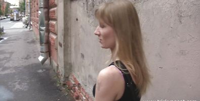 Sultry woman is gently sucking fucker's tool and getting ready to get fucked good